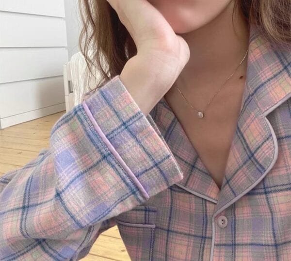 ⁦طقم نسائي بأكمام طويلة مكون من قطعتين شميز مخطط وبنطلون قماش محبوك بيجامة انيقة⁩ - الصورة ⁦2⁩