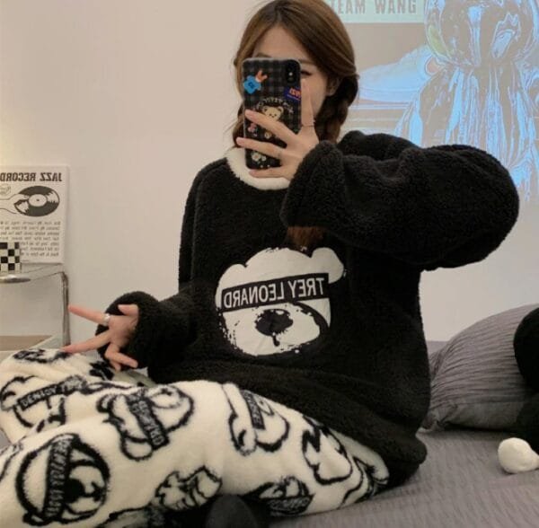 ⁦طقم نسائي بأكمام طويلة مكون من قطعتين شتوية ثقيلة قطنية ومريحة⁩ - الصورة ⁦2⁩
